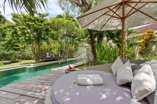 Luxurious Tropical Retreat with Pool Views in Bali 19 Hombali.com