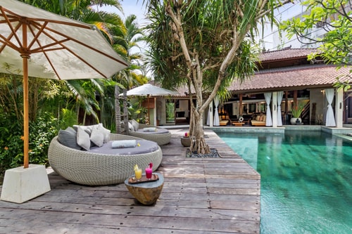 Luxurious Tropical Retreat with Pool Views in Bali 20 Hombali.com