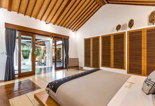 Luxurious Tropical Retreat with Pool Views in Bali 23 Hombali.com