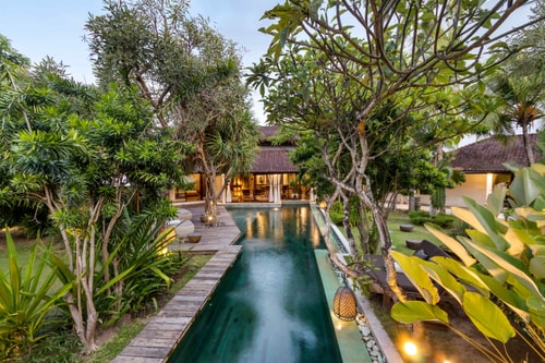 Luxurious Tropical Retreat with Pool Views in Bali 51 Hombali.com