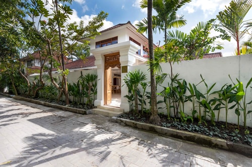 4BR Stunning Seminyak Villa 38 Hombali.com