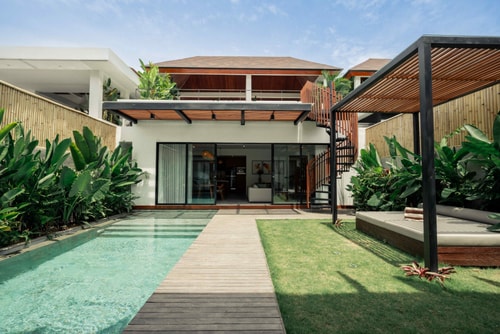 4BR: Pool and Rooftop Villa @Batu Bolong 53 Bali Real Estate