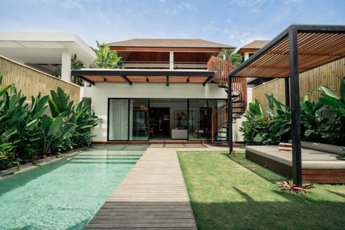 4BR: Pool and Rooftop Villa @Batu Bolong 68 Bali Real Estate