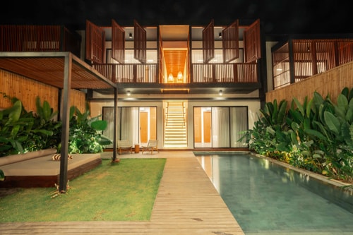 4BR: Pool and Rooftop Villa @Batu Bolong 71 Bali Real Estate