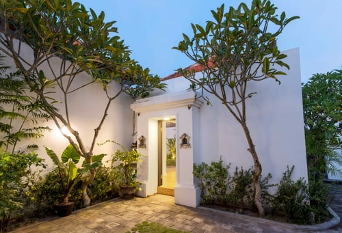 2BR Villa Short Drive to The Beach @Berawa 36 Hombali.com