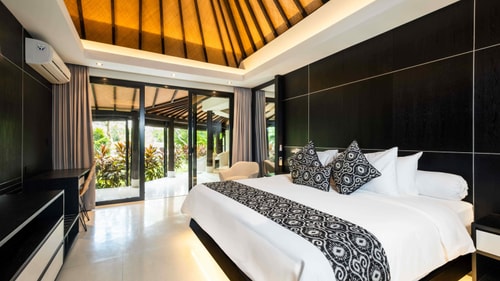 5BR: Spacious Balinese Villa for Family in @Berawa 7 Bali Real Estate