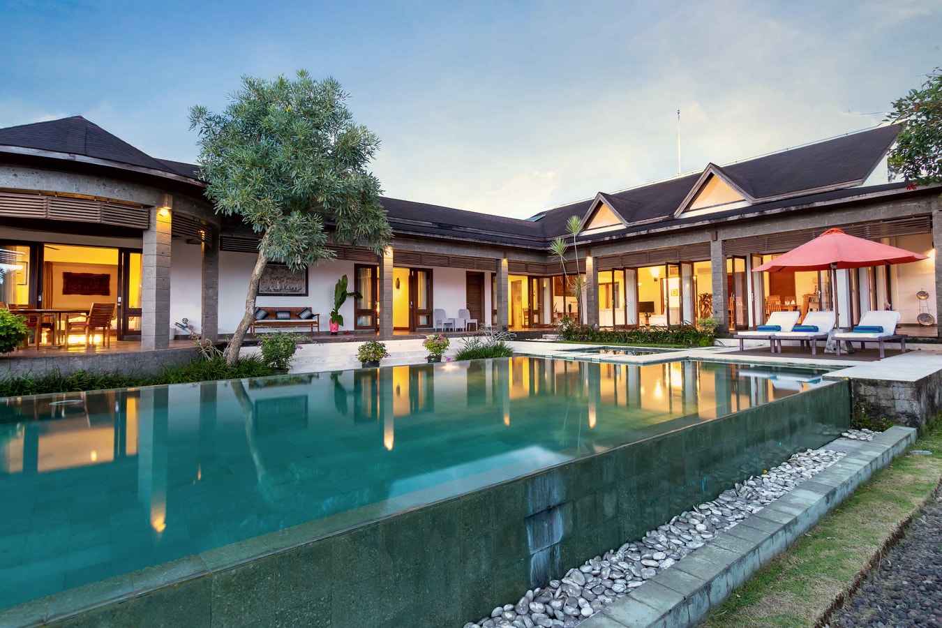 4BR: Ubud Hideaway With Rice Paddy Views