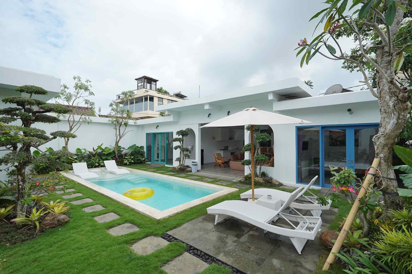 3BR Villa Surrounded Tropical Nature @Seminyak