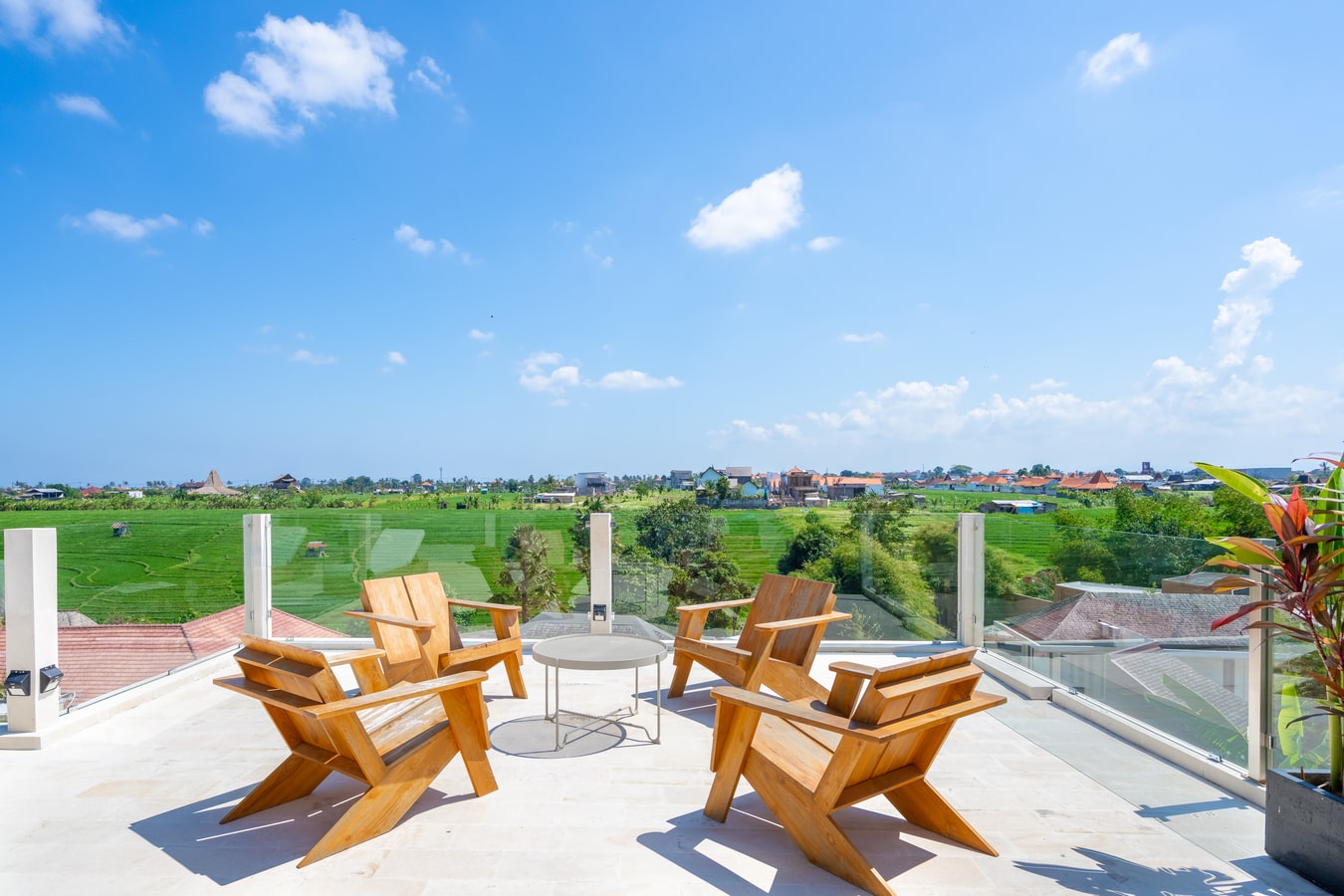 3BR Designer Villa Canggu w/ bbq, pool & Rooftop