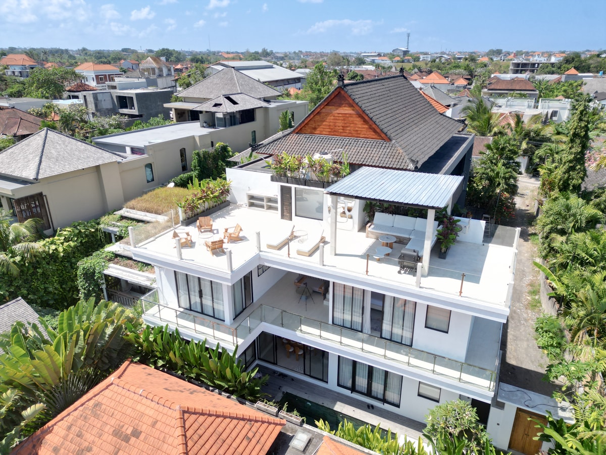 3BR Designer Villa Canggu w/ bbq, pool & Rooftop