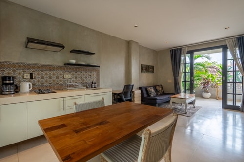 Sleek 1BR Apart Seminyak | Balcony, Walk to Cafés
