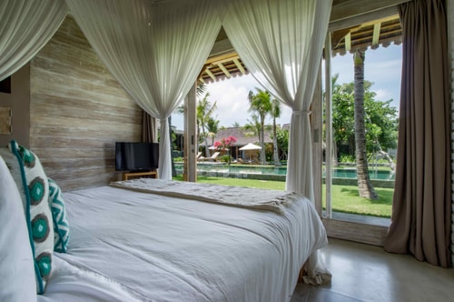 8BR: Huge Private Villa Near Seminyak 59 Bali Real Estate