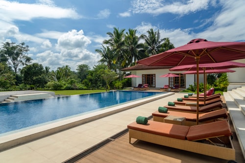 Beach-Inspired Pool : Deluxe Room in Ubud's Heart Hombali.com