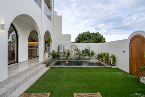 2BR Luxury Villa | Garden, Pool, & Rooftop Paddies