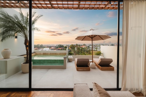Canggu Serene 2BR Penthouse, Scenic Balcony & Pool