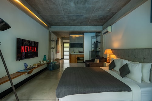 Seminyak 1BR Suites - Pool, Near Shops & Cafés