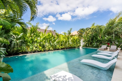 Beachside 1BR Suite Canggu | Shared Balcony & Pool