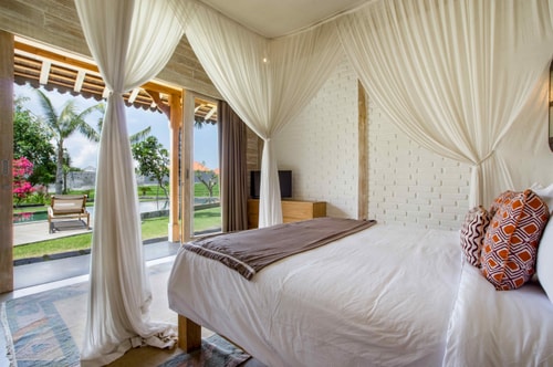 8BR: Huge Private Villa Near Seminyak 53 Bali Real Estate