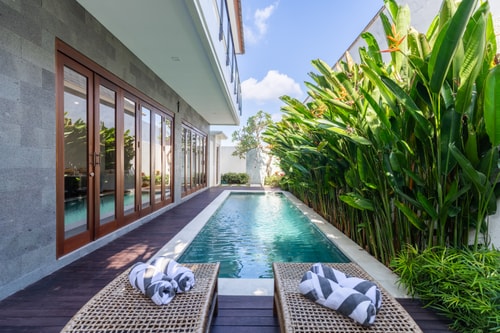 2BR Designer Berawa Villa, Balcony, Pool & Bathtub