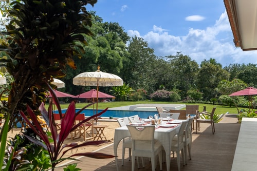 Beach-Inspired Pool : Deluxe Room in Ubud's Heart 6 Hombali.com