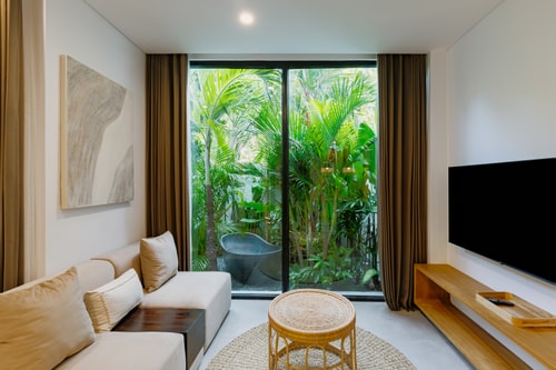 Beachside 1BR Suite Canggu | Bathtub & Pool Access