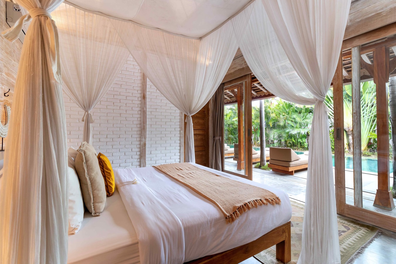 4BR: Modern Concept Villa Near @Seminyak