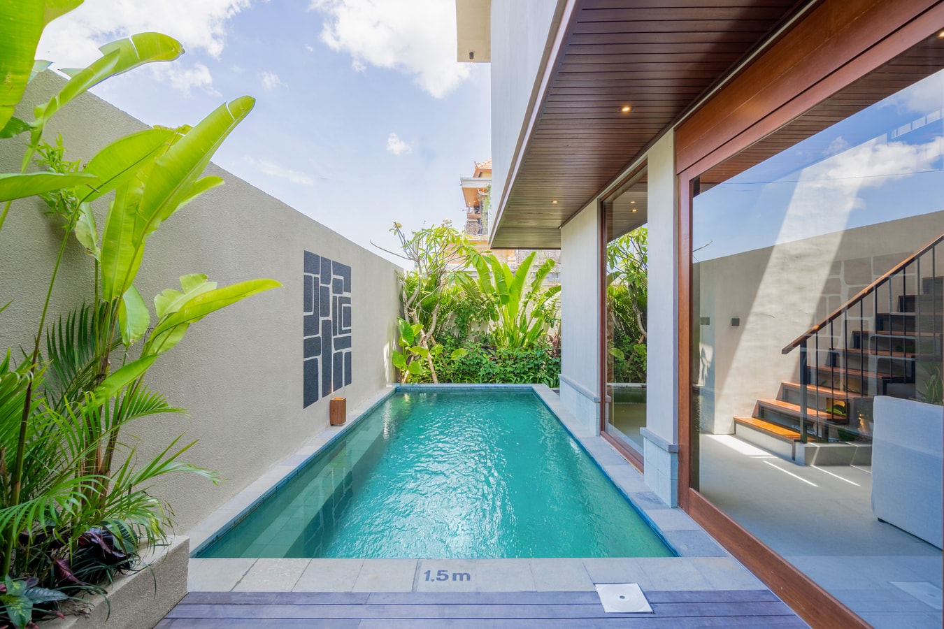 Sleek & Stylish Modern Villa – 5mins to the Beach!