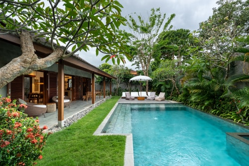 3BR New Luxury Green Villa Canggu, Pool & Rooftop