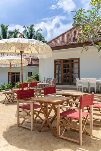 Beach-Inspired Pool : Deluxe Room in Ubud's Heart 20 Hombali.com