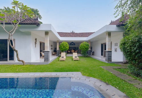 Central Seminyak 2BR Villa - Poolside Garden