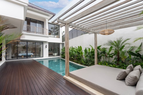 Serene 3BR Canggu Villa - Poolside & Bathtub