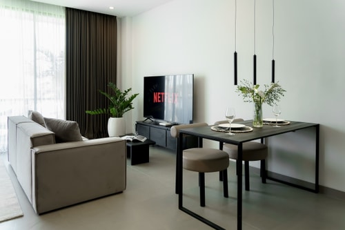 Contemporary 1BR Suite Canggu – Pool & Work-Hub