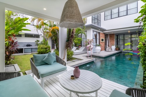 Award Winning 4BR Canggu Villa w Big Pool & Garden