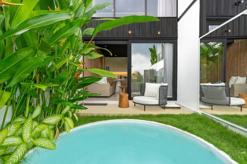 1BR Chic Canggu Loft: Pool & Luxe Paddy Views