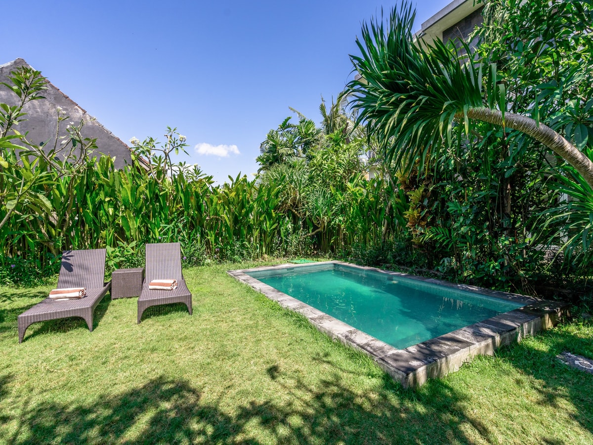 Beachside Pererenan Canggu 3BR Villa w Huge Garden