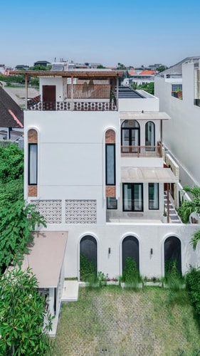 6BR Medditeranian Canggu Villa | 10 Mins to Beach