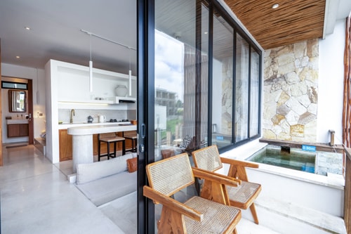 Canggu Stylish 1BR Apart – Pool & Sunset Balcony