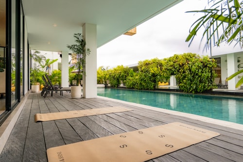 1BR Suite w/ Pool & Co-working 240m from Beach