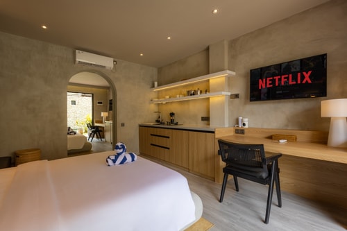 Sleek 1BR Studio with Pool | 10 Mins to Ridge Walk
