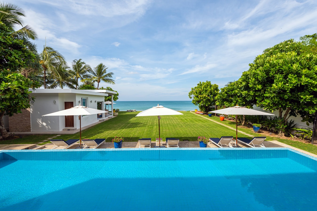 Summer Estate, 5BR, full service with chef, Natai beachfront Inspiring Living Solutions