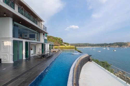 Villa Thousand Cliff, 7 BR full service with Chef, Nai Harn waterfront 3 Inspiring Living Solutions