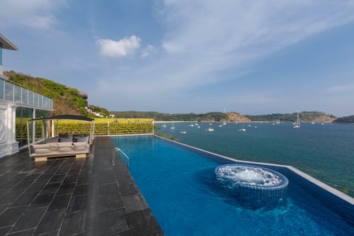 Villa Thousand Cliff, 7 BR full service with Chef, Nai Harn waterfront 5 Inspiring Living Solutions