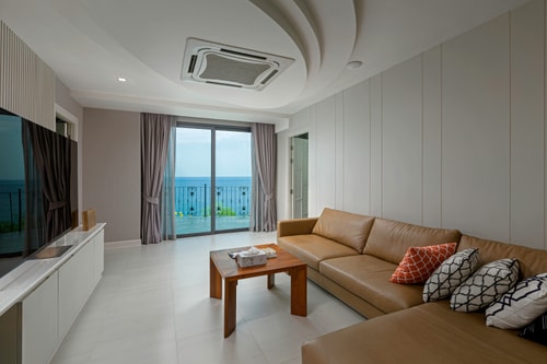Villa Thousand Cliff, 7 BR full service with Chef, Nai Harn waterfront 79 Inspiring Living Solutions