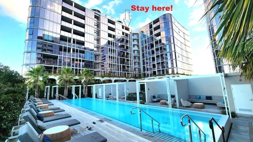 Resort-style Exec 1 Bed w. study in Port Melbourne Holiday Rentals Australia