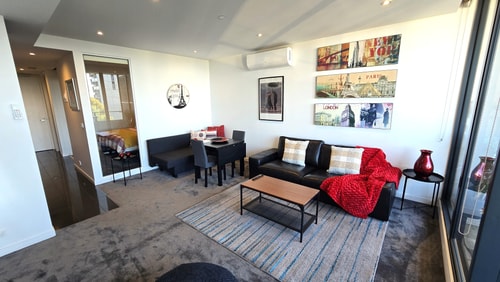 St Kilda vibes, City views, airy 1 bed sleeps 2-4 4 Holiday Rentals Australia