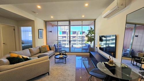 LUXE Waterloo 1 bed with parking, gym & pool 1 Holiday Rentals Australia