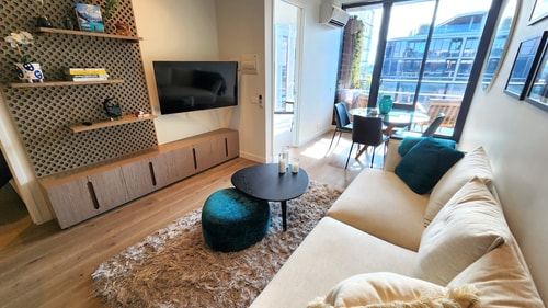 Resort-style Exec 1 Bed w. study in Port Melbourne 4 Holiday Rentals Australia