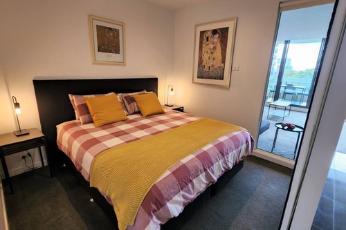 St Kilda vibes, City views, airy 1 bed sleeps 2-4 3 Holiday Rentals Australia