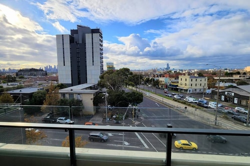 St Kilda vibes, City views, airy 1 bed sleeps 2-4 9 Holiday Rentals Australia