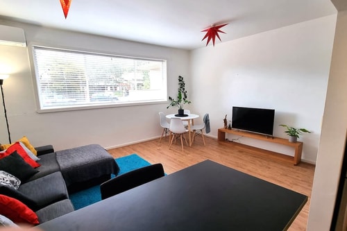 Chic central St Kilda 2 bed 8 mins walk to beach 6 Holiday Rentals Australia